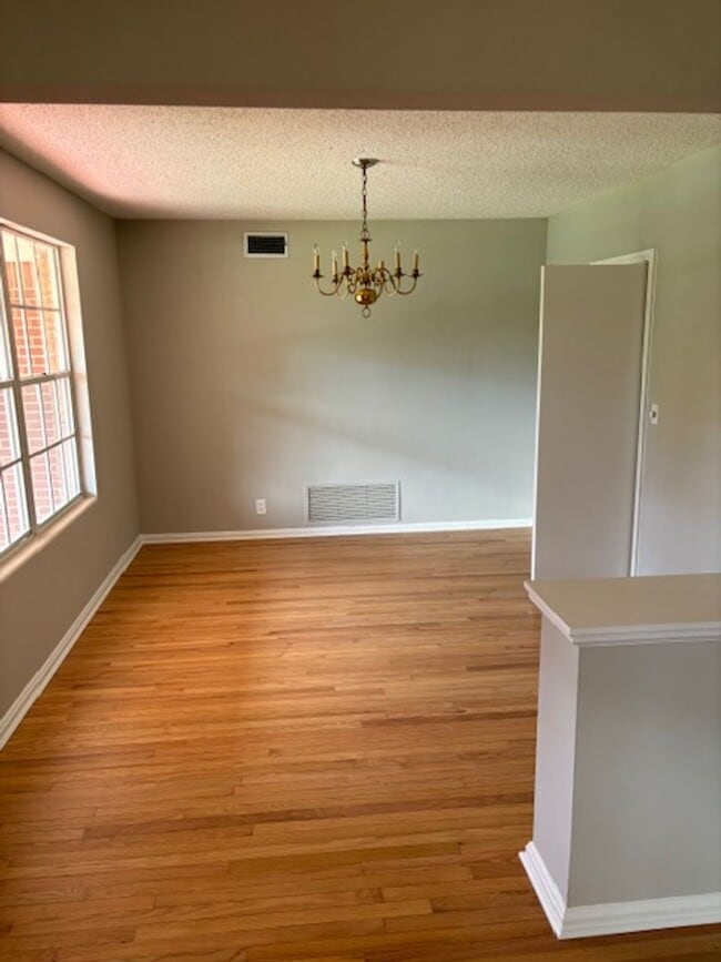 Photo - 3 bed 2 bath home in quiet neighborhood