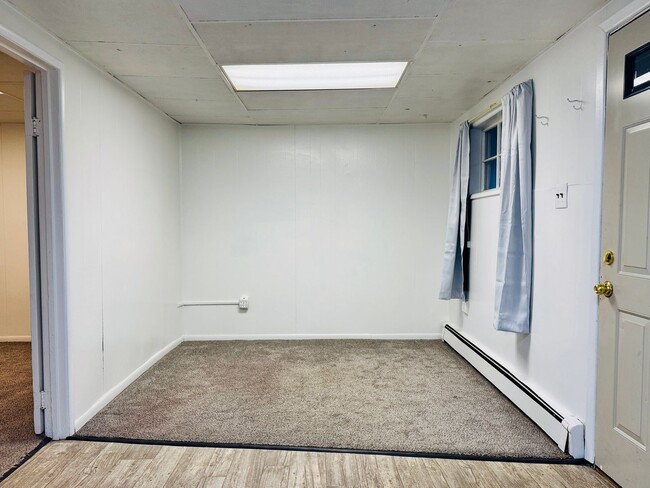 Photo - Cute 1 bed, 1 bath apartment in town for rent! No Pets/No Smoking Unit #6