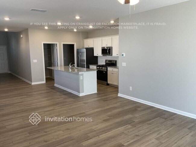 Photo - 533 Almere Dr