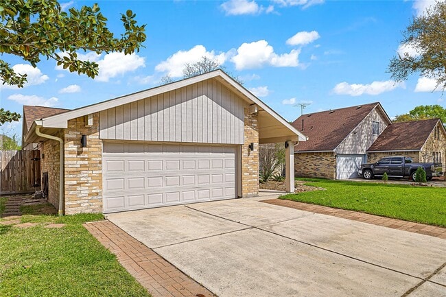 Photo - 8406 Windfall Ln