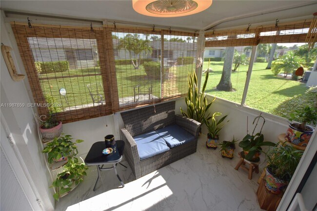 Photo - 2572 Emory Dr W