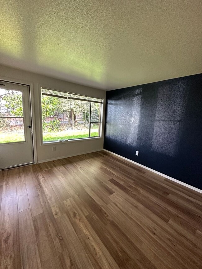 Photo - Downtown Renton Apartment W/S/G and 2 parking spaces included Unit 7