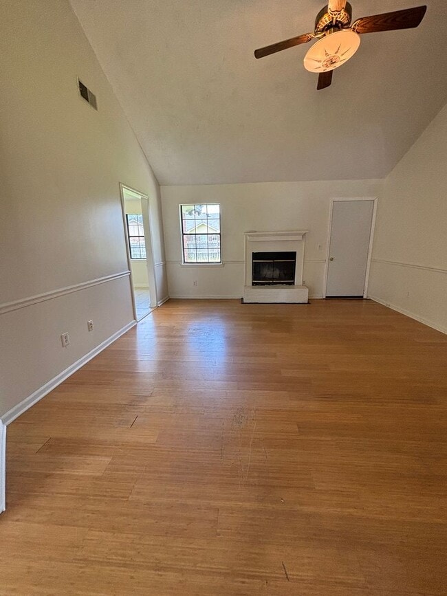 Photo - FOR RENT