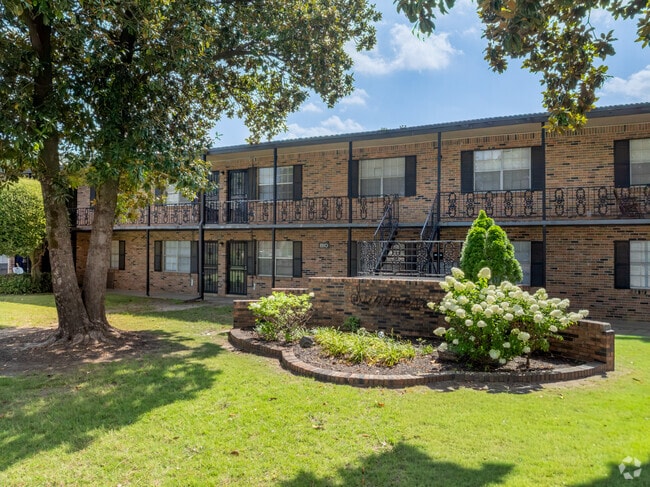 Building Photo - The Summereast Apartments