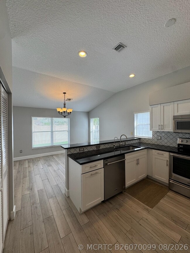 12872 Meadowbend Dr