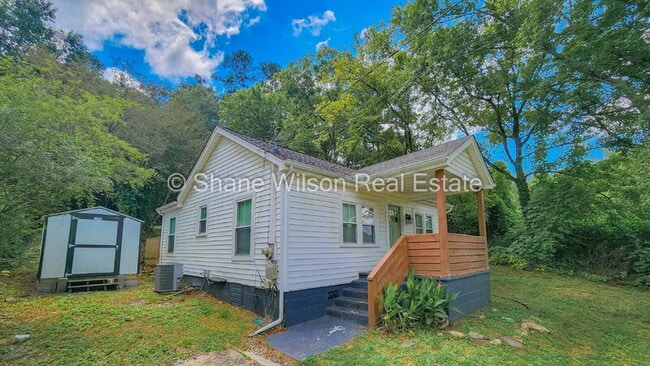 Photo - 2606 Banks Rd