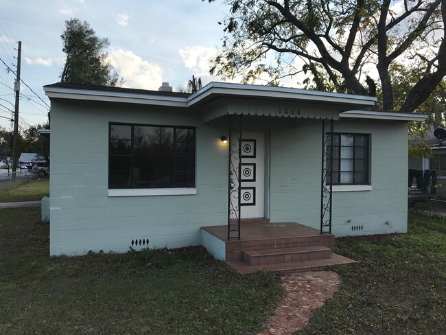Building Photo - 1000 W Miller Ave