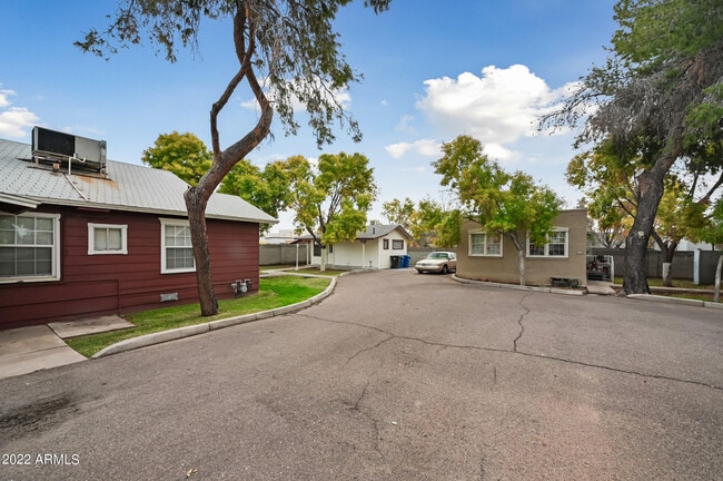 Photo - 217 S Sirrine Unidad 103