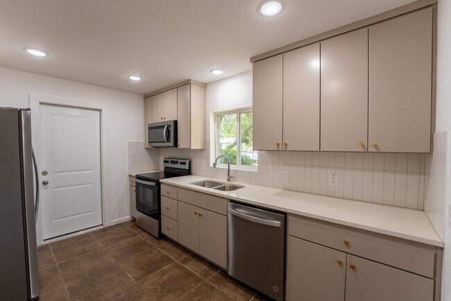 Photo - 1307 Berkshire Dr