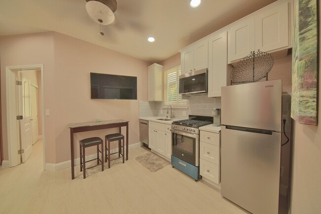 Photo - 590 Historic St