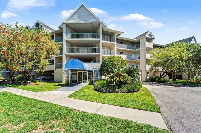 Building Photo - Waterfront Condo in Gulf Landings