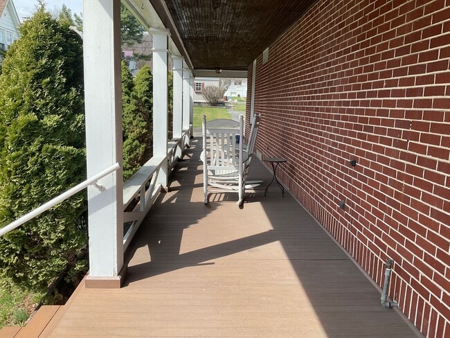 112 W Main St