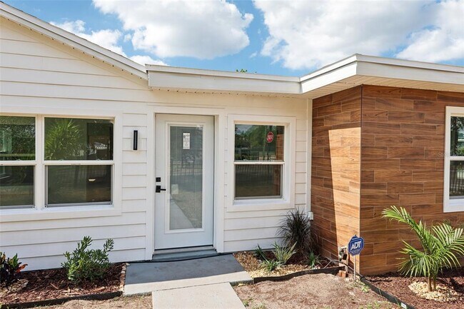 Photo - 730 W Swoope Ave