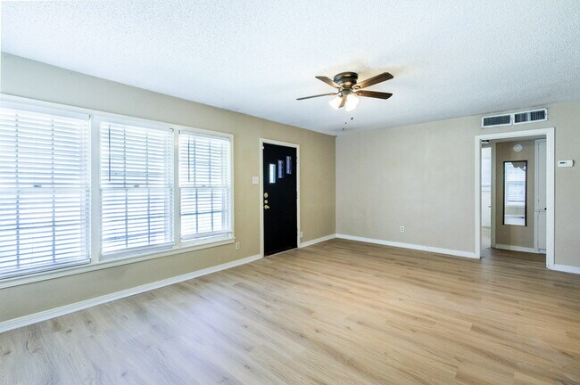 Photo - 1/2 off First Months Rent! Charming Home N...
