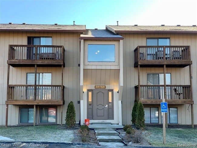 Photo - 30060 W 12 Mile Rd Unidad 85