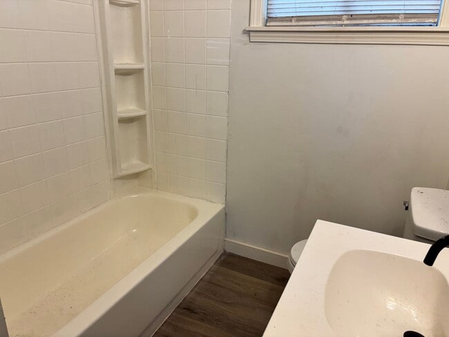 Photo - 410 Oneida Ave