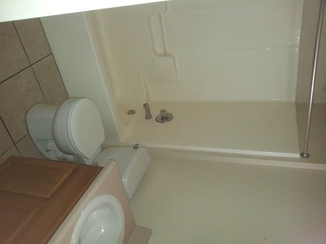 Baño - RIVIERA PLACE APARTMENTS