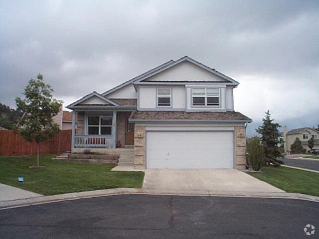 Building Photo - SPLIT LEVEL 3/2.5 HOME WITH FENCED BACK YA...