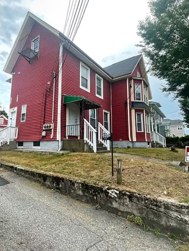 Building Photo - 89 Hamlet Ave Unit 89 hamlet Ave