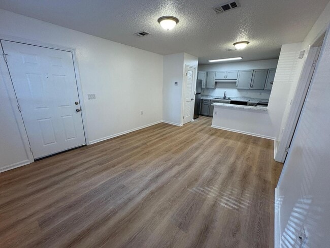 Photo - 100 Kazmira Ct