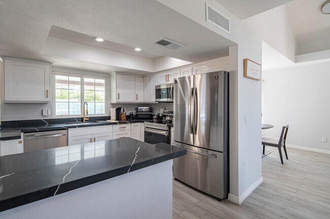 Photo - 10615 N 63rd Dr