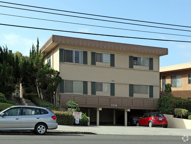 Building Photo - Duplet at Hillcrest. Live smart live styli... Rental