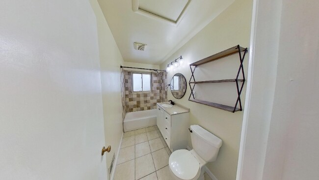 Photo - 2230 Marshall St