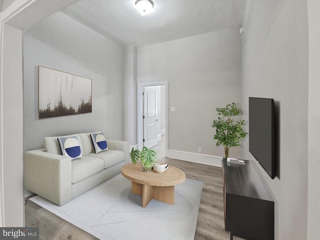 Photo - 637 N 32nd St