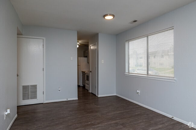 3BR, 2BA - 1250 SF - Dining Room - Whitehall Apartments