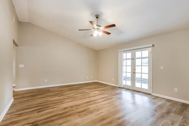 Photo - 1108 Santa Cruz Way