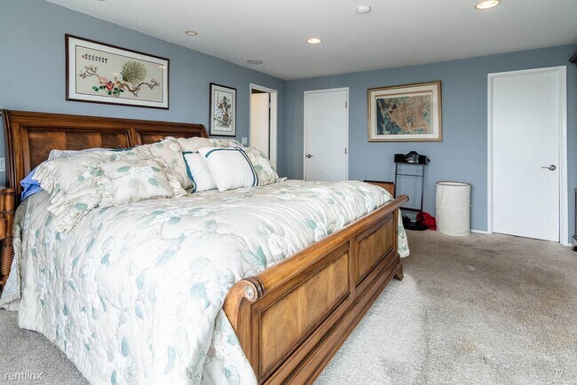 Photo - Room for Rent, 1.5 bath Condo - 867 Aubrey...