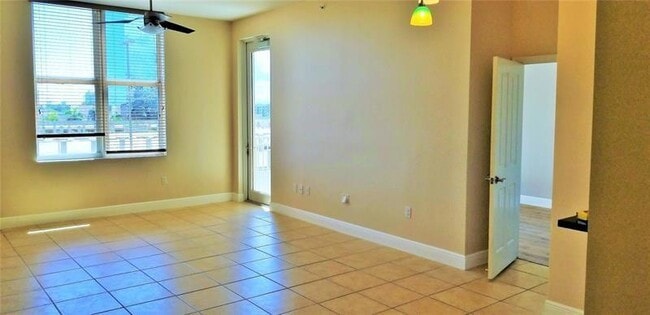 Photo - 511 SE 5th Ave Unidad 607
