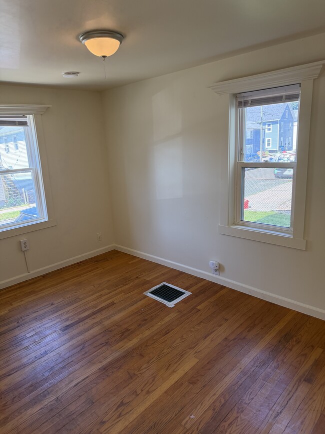 17 7th St Unit 1st flr