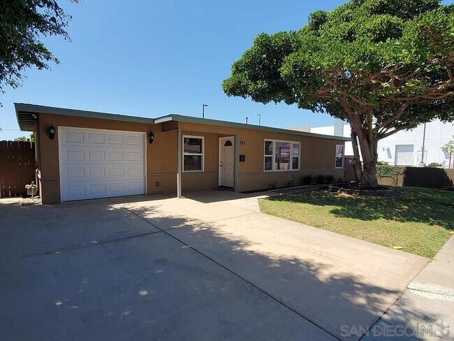 Building Photo - 762 9th St Rental