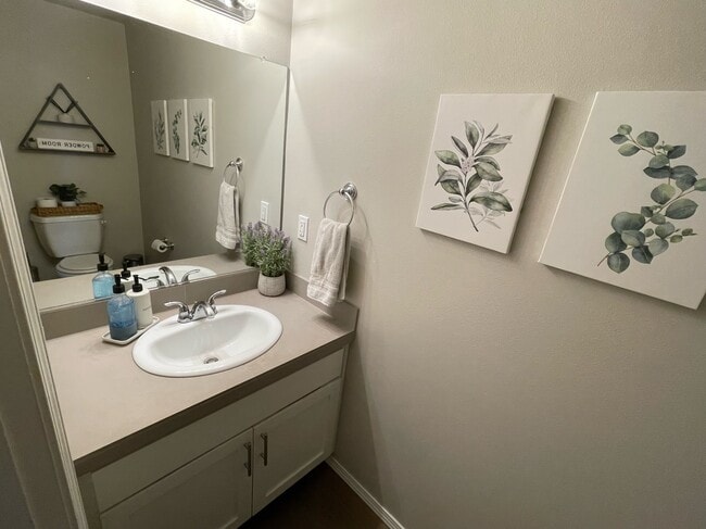 Photo - 527 Whitney Dr