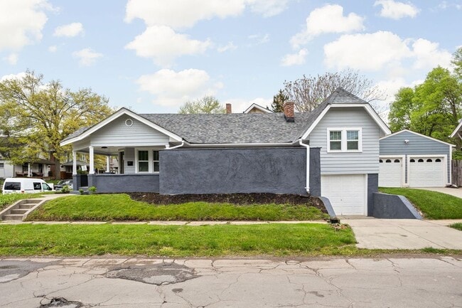 Photo - 4001 Broadway St