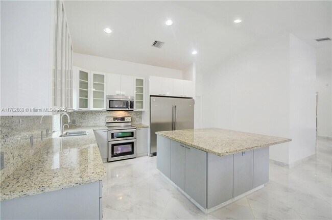 Photo - 210 NE 2nd Ct