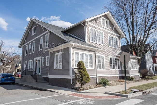 Photo - 125 E 17th St Unit 1