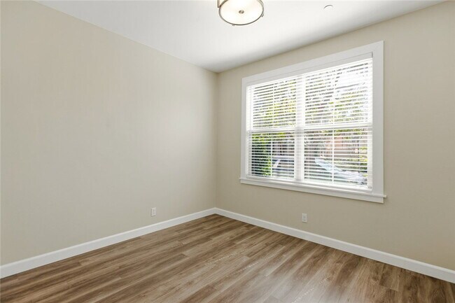 Photo - 55 Jade Flower