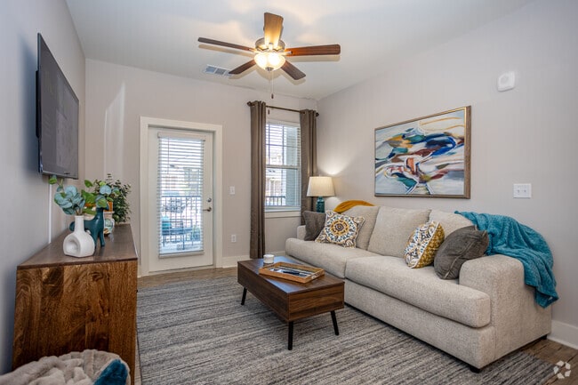 2BR, 2BA - 1,100SF - Living Room