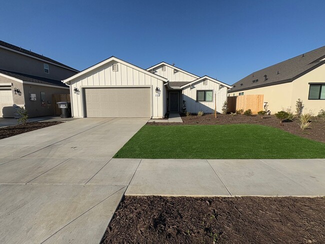 Newly Built Home in NE Visalia Available Now! - Newly Built Home in NE Visalia Available Now!