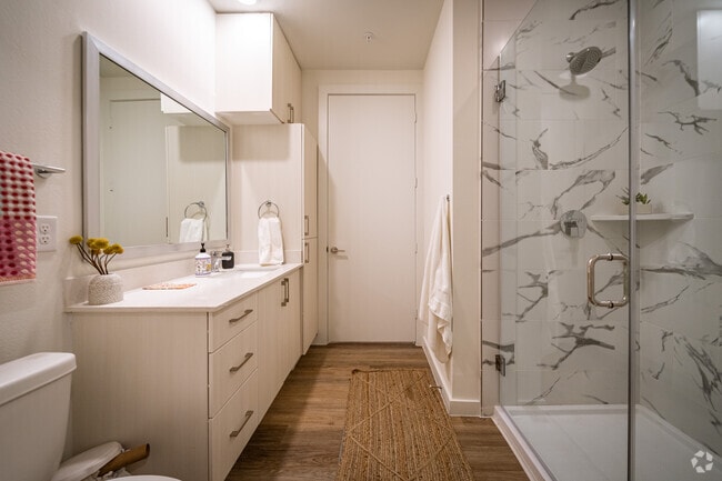 1BR, 1BA - 739SF