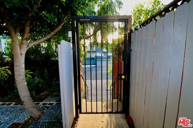 Photo - 4336 Laurel Canyon Blvd