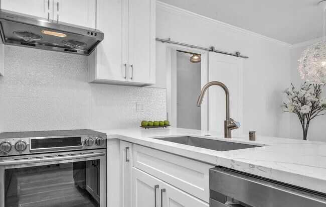 11645 Montana Ave Unit 319