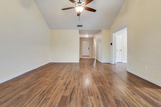 Photo - 120 Mount Vernon Ln