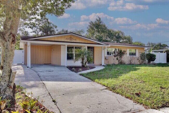 Photo - Lovely 3/2 Home with a Large Fenced Backya...