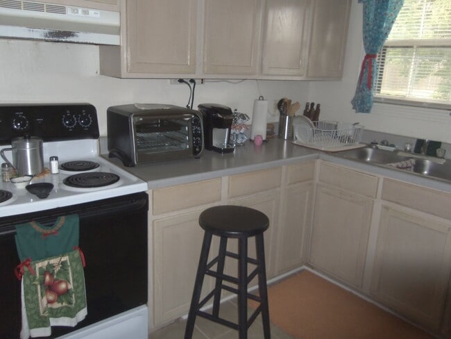 Building Photo - 914 Stetson Ave