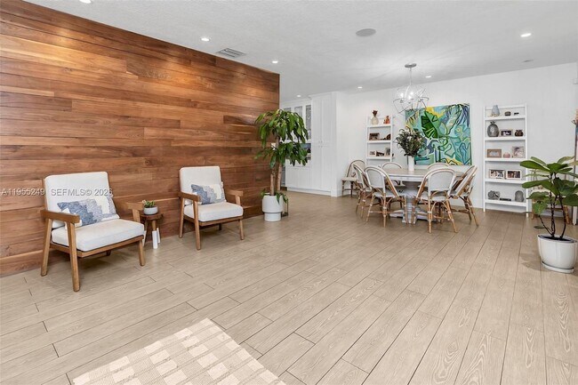 Photo - 1444 Mendavia Ave