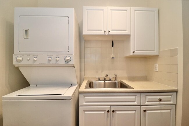 Building Photo - 168 COLES St Unit 1B