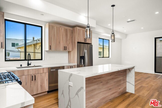 Photo - 2204 1/2 Carmona Ave